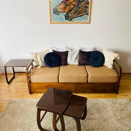 Stylovy Apartman Artdeco דירה