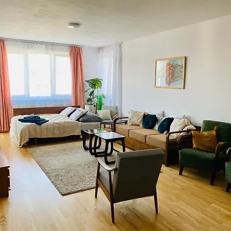 Stylovy Apartman Artdeco דירה